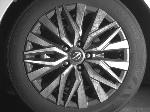 Used 2025 Nissan Altima 2.5 SV FWD image 12