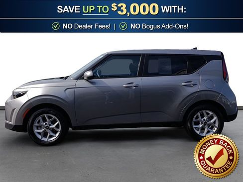 Used 2025 Kia Soul LX w/ LX Technology Package FWD image 2