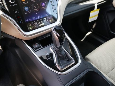 Used 2025 Subaru Outback Premium image 32