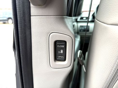 Used 2012 Honda Odyssey EX-L image 17