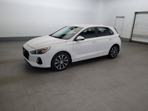 Used 2018 Hyundai Elantra GT w/ Style Package 02 FWD image 2