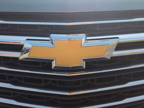Used 2023 Chevrolet Traverse LT FWD image 30