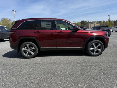 New 2026 Jeep Grand Cherokee Limited AWD/4WD image 9