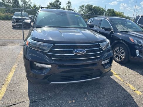Used 2024 Ford Explorer XLT w/ Equipment Group 202A AWD/4WD image 5