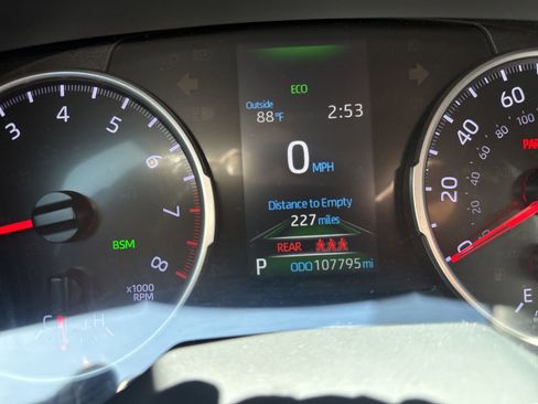 Used 2019 Toyota RAV4 XLE Premium image 8