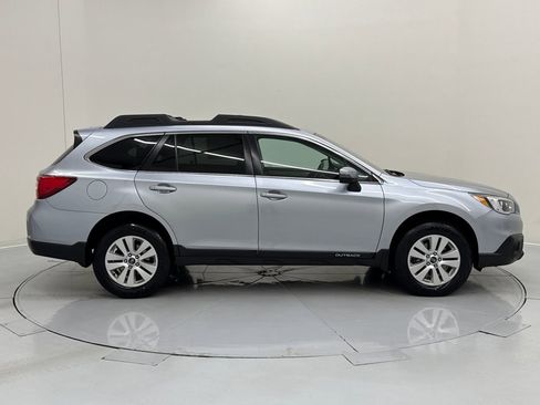 Used 2017 Subaru Outback 2.5i Premium image 6