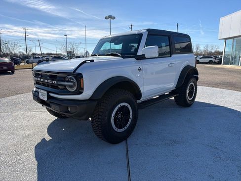 Used 2023 Ford Bronco Outer Banks w/ Sasquatch Package image 3