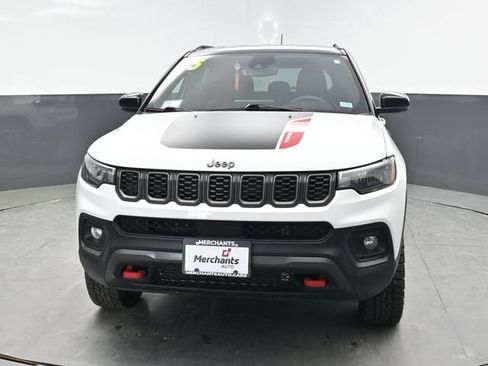 Used 2025 Jeep Compass Trailhawk AWD/4WD image 2