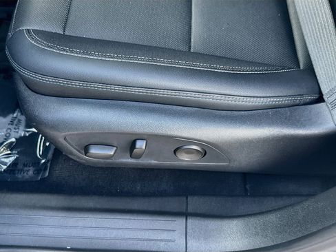 Used 2024 Chevrolet Equinox EV LT FWD image 18