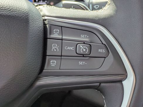 New 2025 Jeep Grand Cherokee Laredo image 16