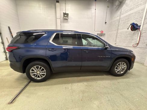 Used 2023 Chevrolet Traverse LT AWD/4WD image 3
