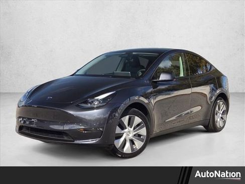 Used 2024 Tesla Model Y Long Range image 1