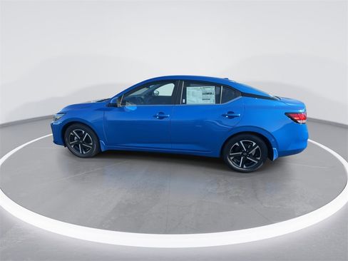 Used 2025 Nissan Sentra SV image 5