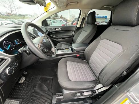 Used 2021 Ford Edge SE image 18