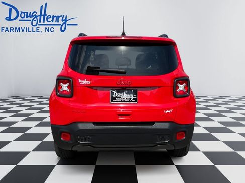 Used 2022 Jeep Renegade Latitude AWD/4WD image 4
