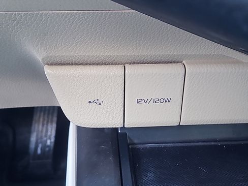 Used 2022 Toyota Camry LE image 9