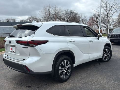 Used 2024 Toyota Highlander XLE image 8