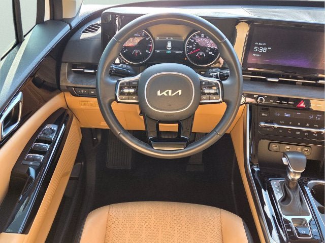 Used 2024 Kia Carnival EX FWD image 15