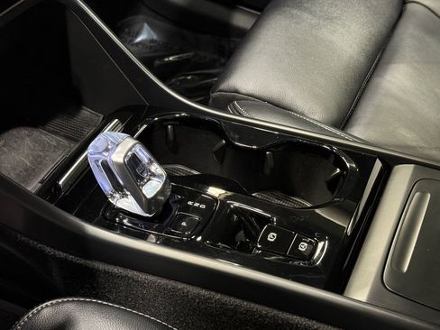 Used 2024 Volvo XC40 B5 Ultimate w/ Protection Package Premier image 14