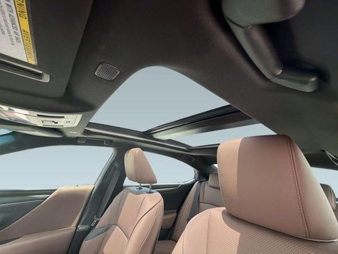 Used 2025 Lexus ES 350 w/ Premium Package FWD image 18