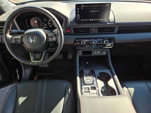 Used 2025 Honda Pilot TrailSport image 20