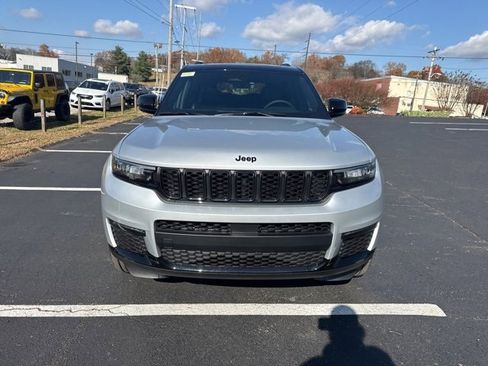 New 2025 Jeep Grand Cherokee L Limited w/ Trailer Tow Package image 2