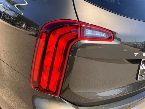 Certified 2025 Kia Telluride S FWD image 31