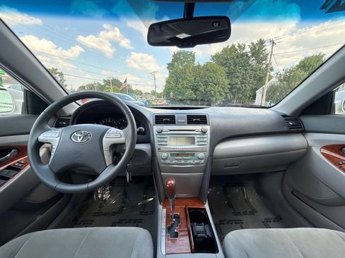 Used 2009 Toyota Camry XLE FWD image 21