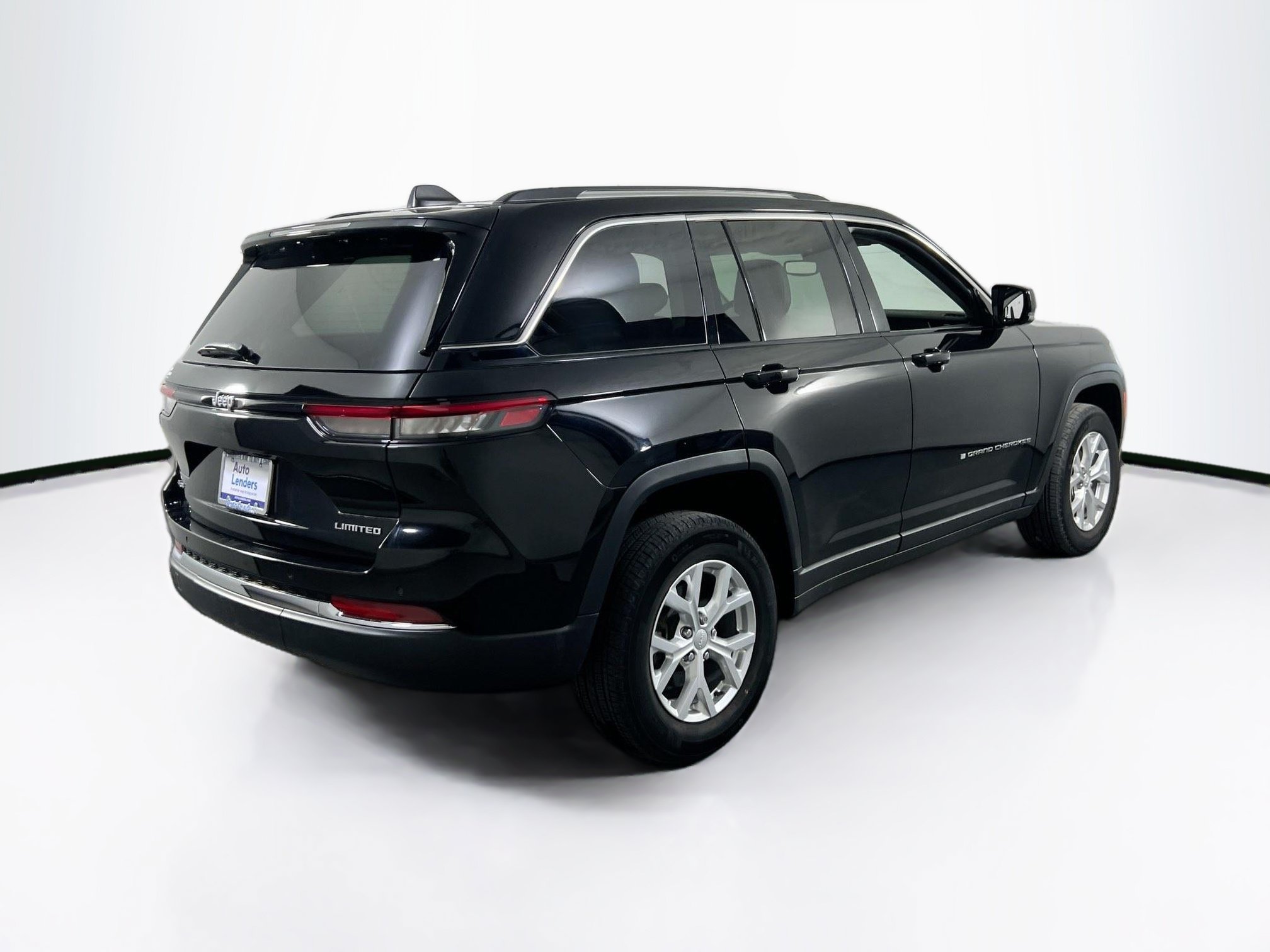 Used 2023 Jeep Grand Cherokee Limited AWD/4WD image 5
