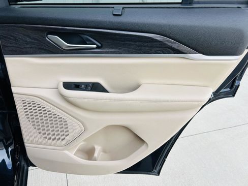 Used 2023 Jeep Grand Cherokee Limited w/ Luxury Tech Group II image 33