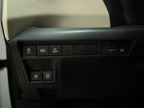 Used 2023 Toyota Sienna Limited AWD/4WD image 28