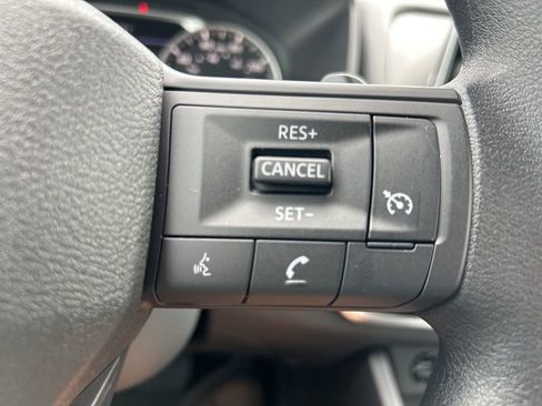 Used 2025 Nissan Rogue S AWD/4WD image 21