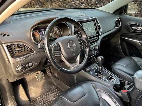 Used 2019 Jeep Cherokee Limited image 12