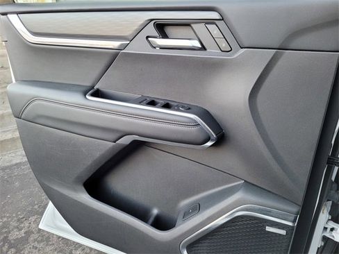 Used 2025 GMC Acadia Elevation image 14