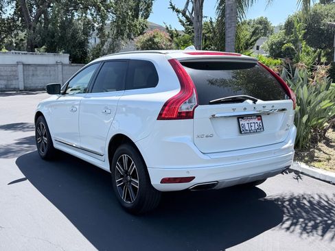 Used 2016 Volvo XC60 T6 w/ Proximity Package AWD/4WD image 3