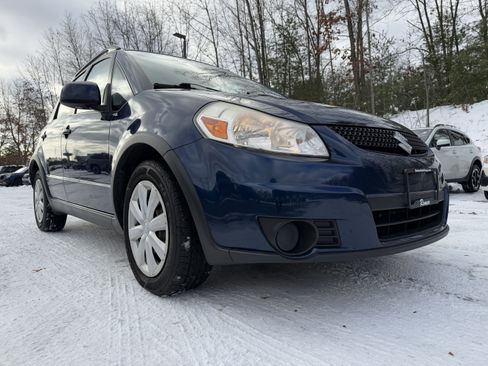 Used 2011 Suzuki SX4 Premium image 12