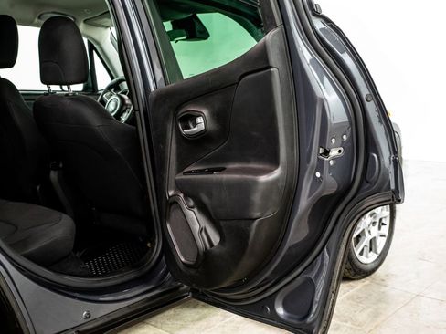 Used 2023 Jeep Renegade Latitude image 16