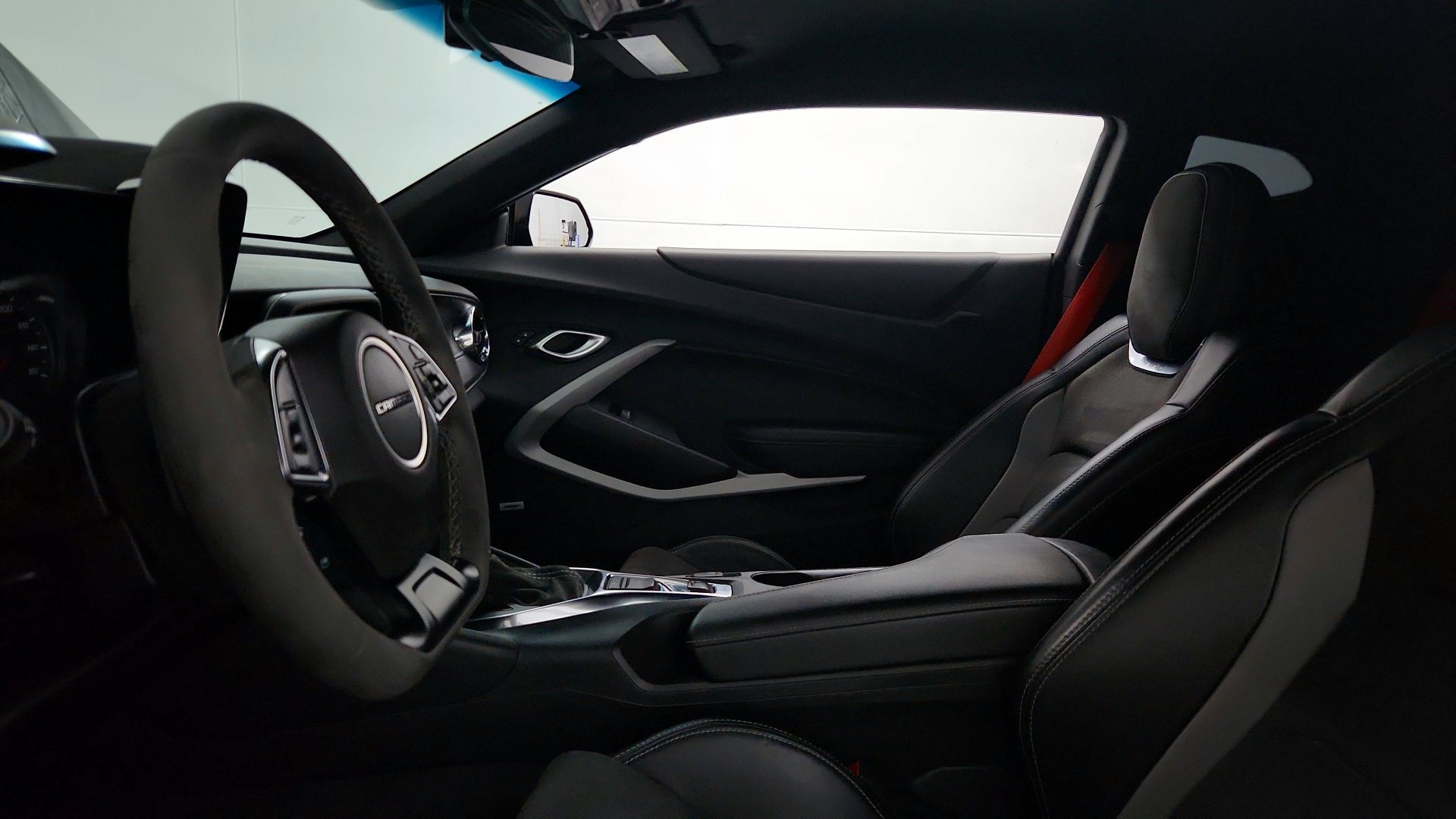 Used 2022 Chevrolet Camaro LT RWD image 17