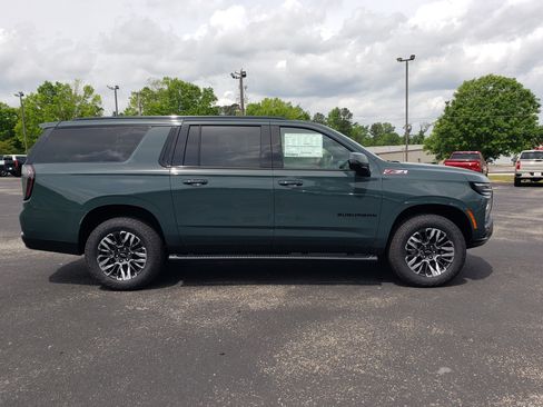 New 2026 Chevrolet Suburban Z71 w/ Comfort Package AWD/4WD image 5