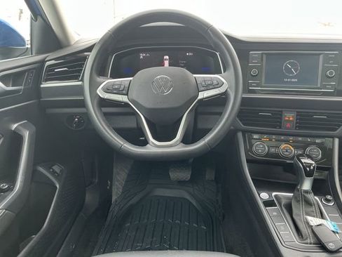 Used 2024 Volkswagen Jetta SE image 28