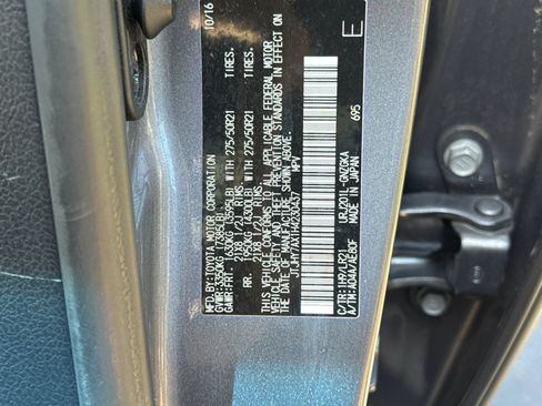 Used 2017 Lexus LX 570 4WD w/ Luxury Package image 41