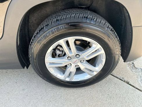 Used 2023 GMC Terrain SLE w/ Driver Convenience Package AWD/4WD image 48