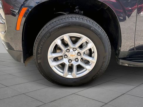 Certified 2025 Chevrolet Suburban LT image 11