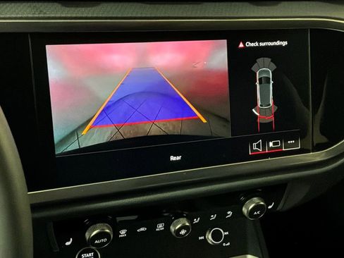 Used 2025 Audi Q3 2.0T Premium w/ Convenience Package image 4