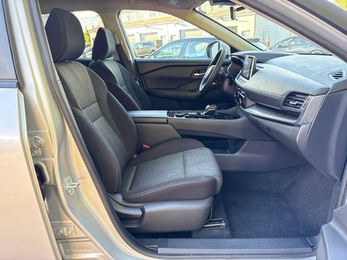 Used 2024 Nissan Rogue SV AWD/4WD image 9