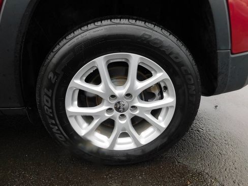 Used 2017 Jeep Cherokee Latitude w/ Comfort/Convenience Group image 28