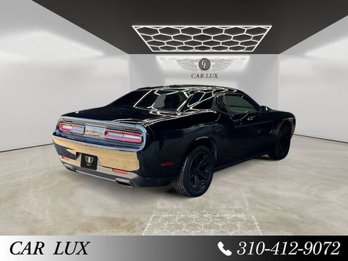 Used 2015 Dodge Challenger SXT RWD image 5
