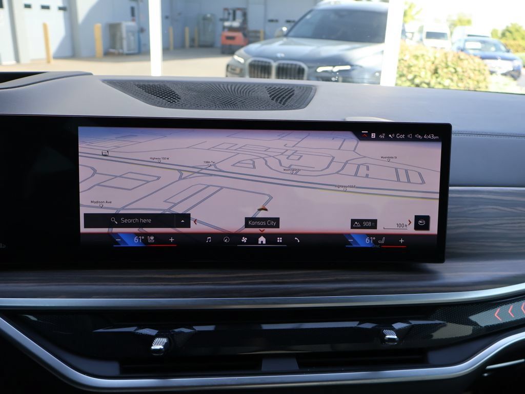 Used 2024 BMW X7 xDrive40i w/ Premium Package AWD/4WD image 24