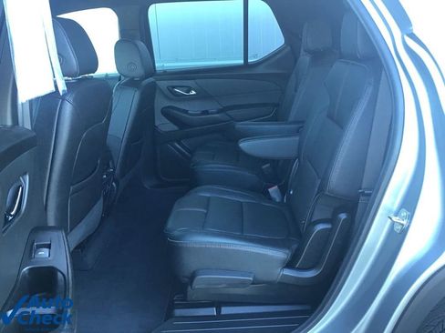 Used 2023 Chevrolet Traverse RS image 17
