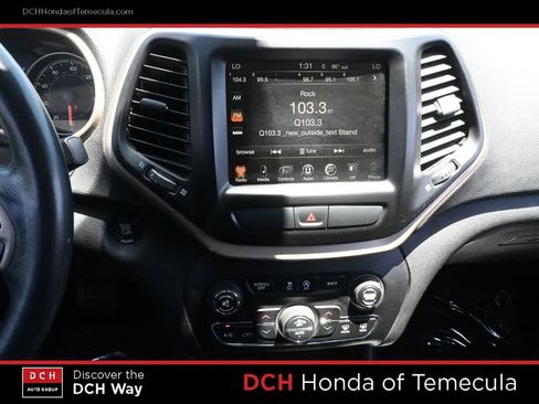 Used 2016 Jeep Cherokee Latitude w/ Comfort/Convenience Group FWD image 12